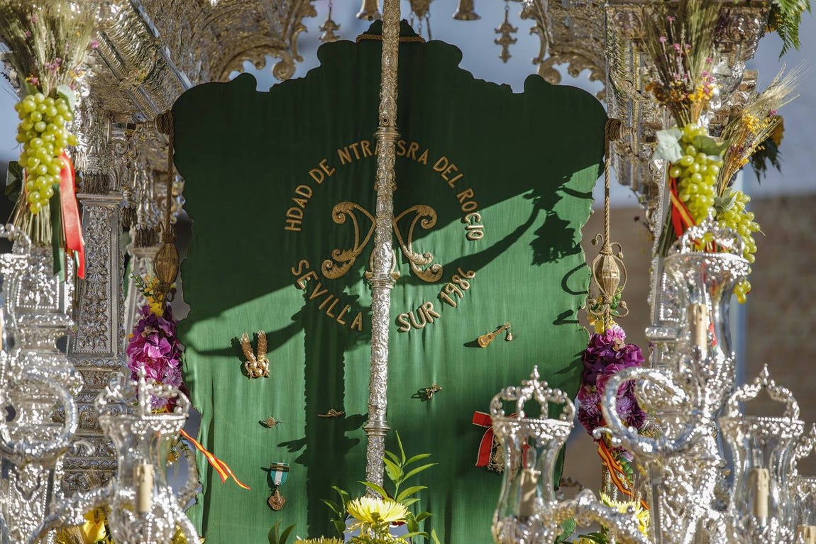 En imágenes, la salida de la hermandad del Rocío de Sevilla Sur