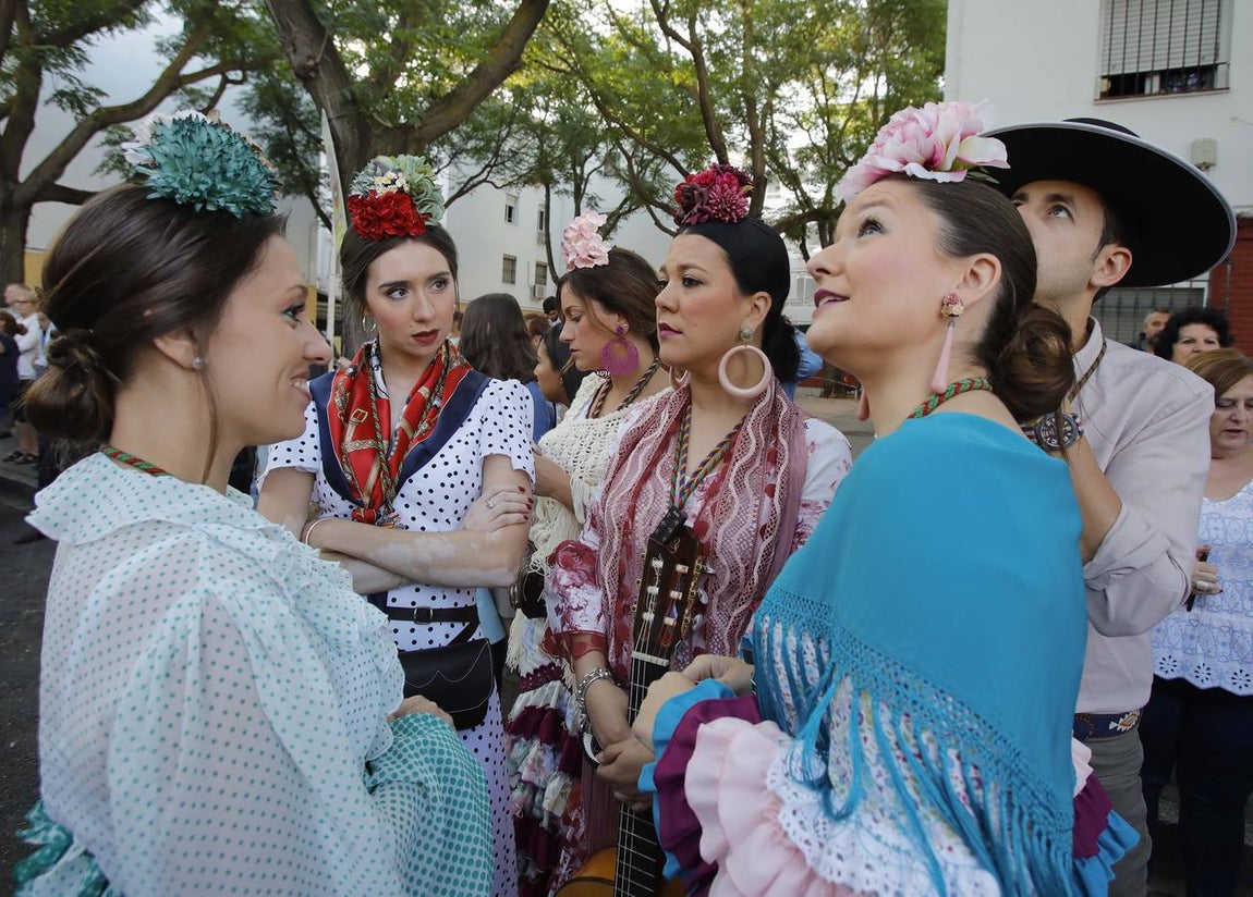 En imágenes, la salida de la hermandad del Rocío de Sevilla Sur