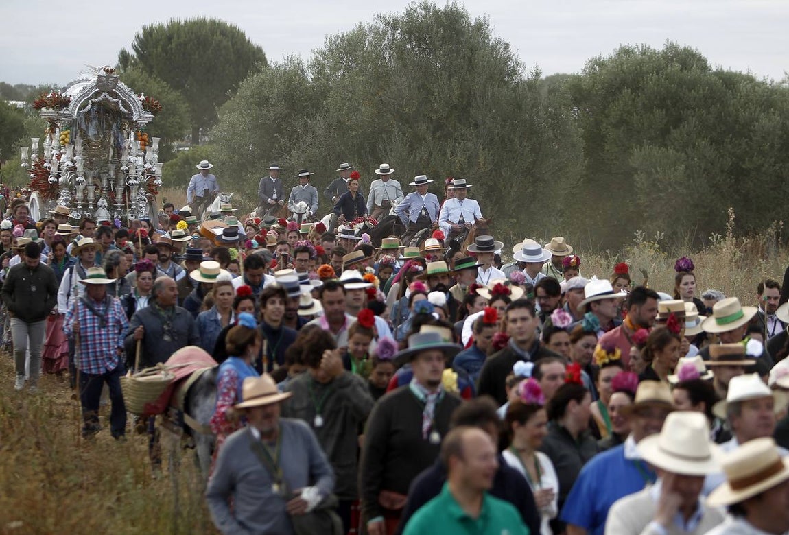 En imágenes, las hermandades de Sevilla, Triana y Sevilla Sur por el Quema (I)