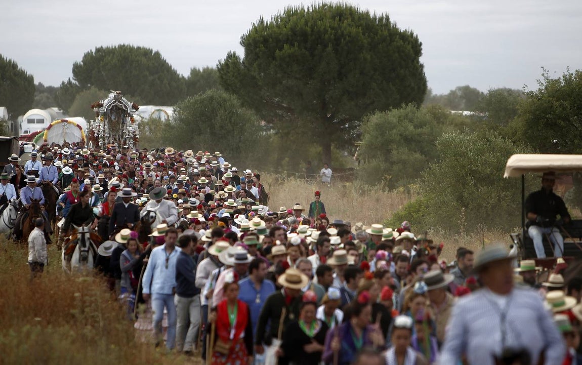 En imágenes, las hermandades de Sevilla, Triana y Sevilla Sur por el Quema (I)