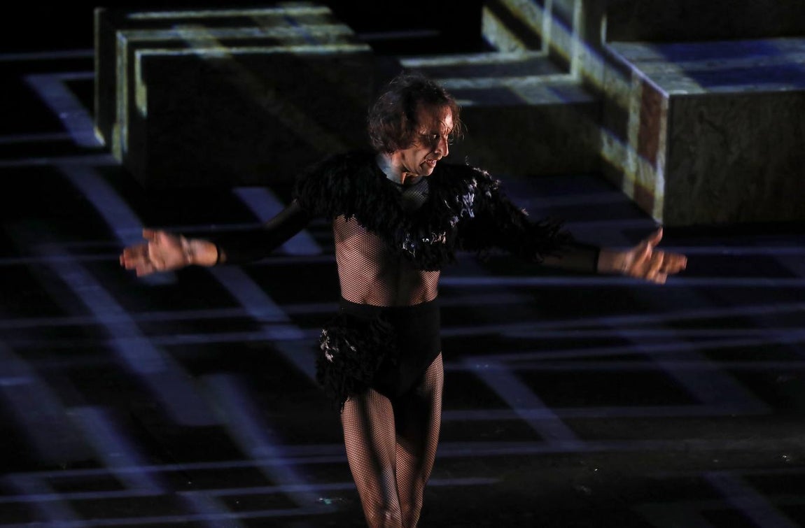 Espectaculares imágenes de «Minotauro» en el Festival de Itálica