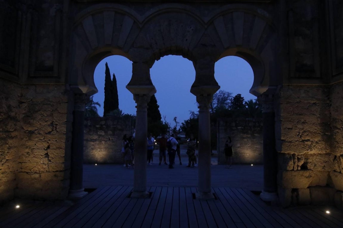 El espectáculo nocturno de Medina Azahara, en imágenes