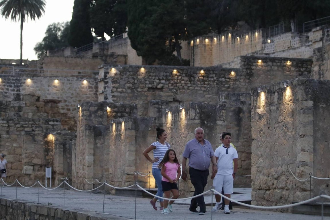 El espectáculo nocturno de Medina Azahara, en imágenes