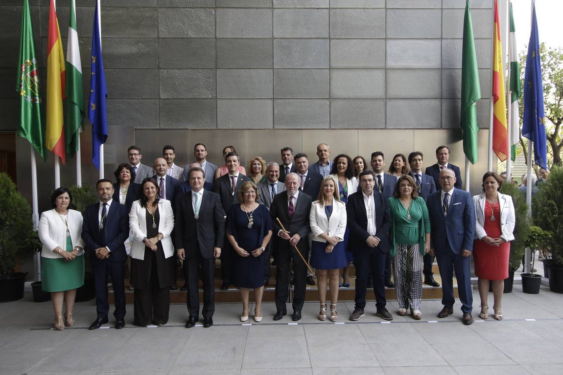 En imágenes, constitución de la Diputación con Villalobos al frente