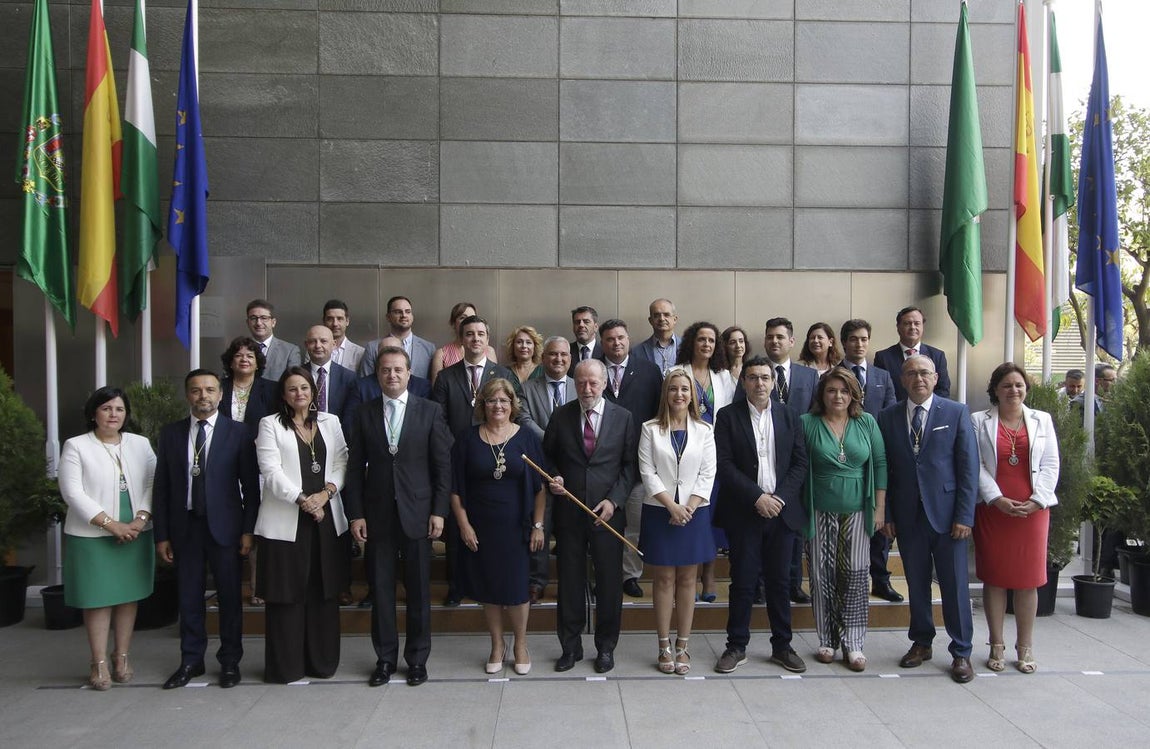 En imágenes, constitución de la Diputación con Villalobos al frente