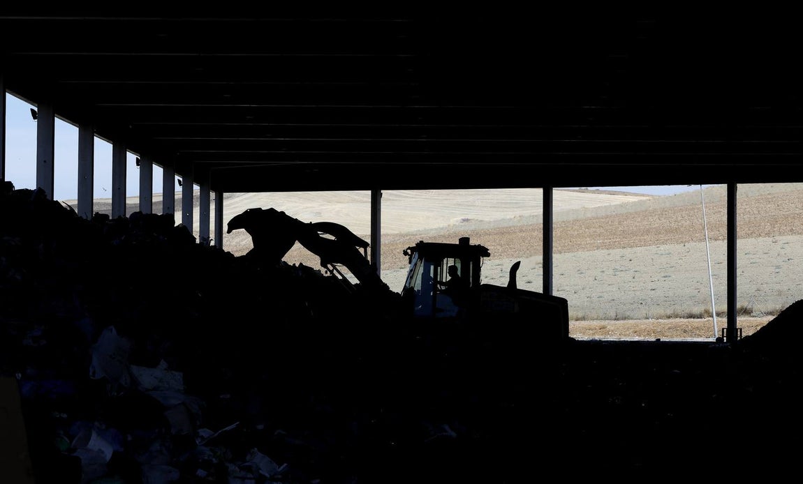 Las entrañas del complejo medioambiental de Sadeco en el Lobatón, en imágenes
