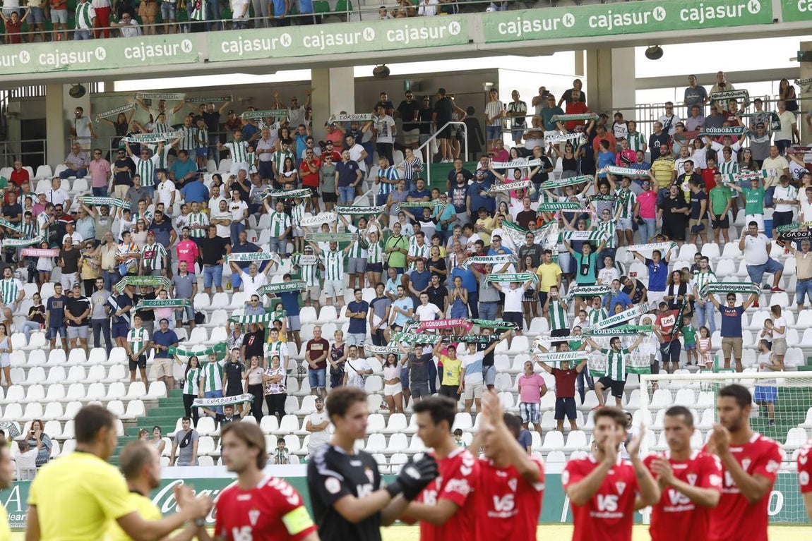 El ambiente en la grada del Córdoba CF-Murcia, en imágenes