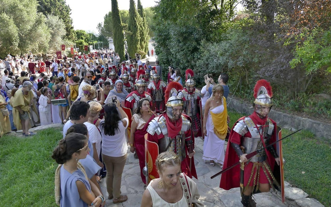 En imágenes, desfile de legionarios por el II Día de la Romanidad en Itálica