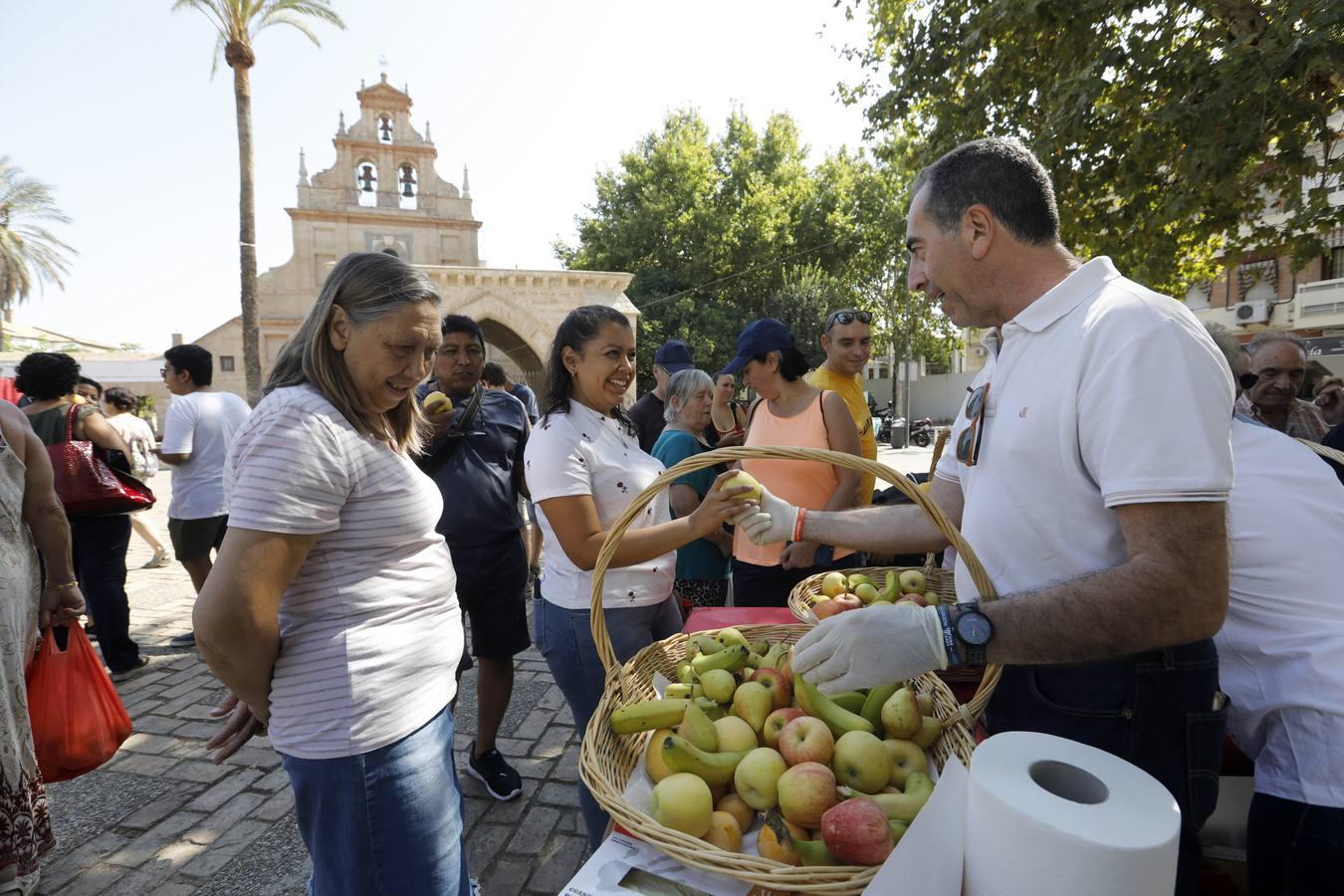 Piraguas y fruta gratis en la Velá de la Fuensanta de Córdoba