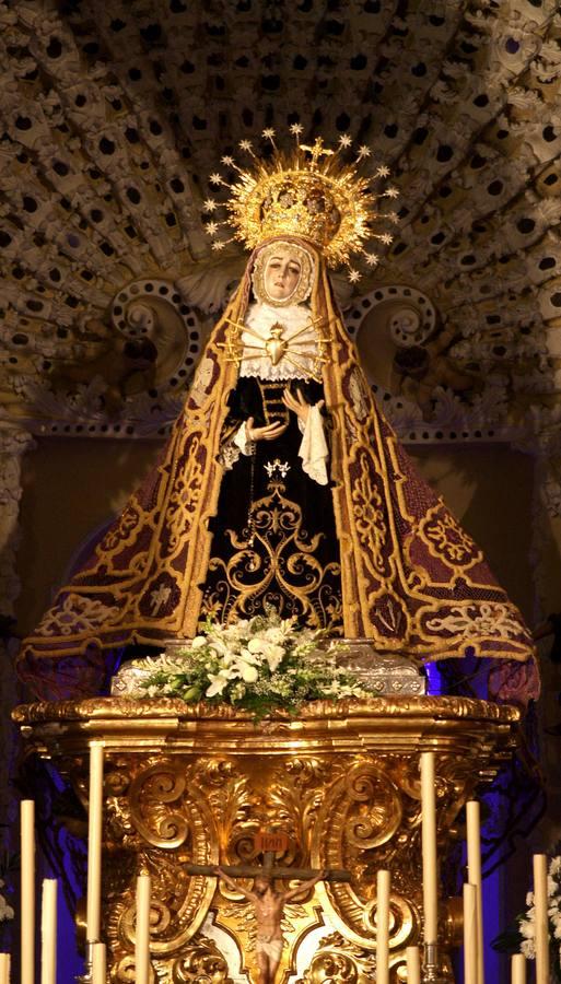 Con el manto de los bolillos, una de las piezas más singulares de su rico ajuar