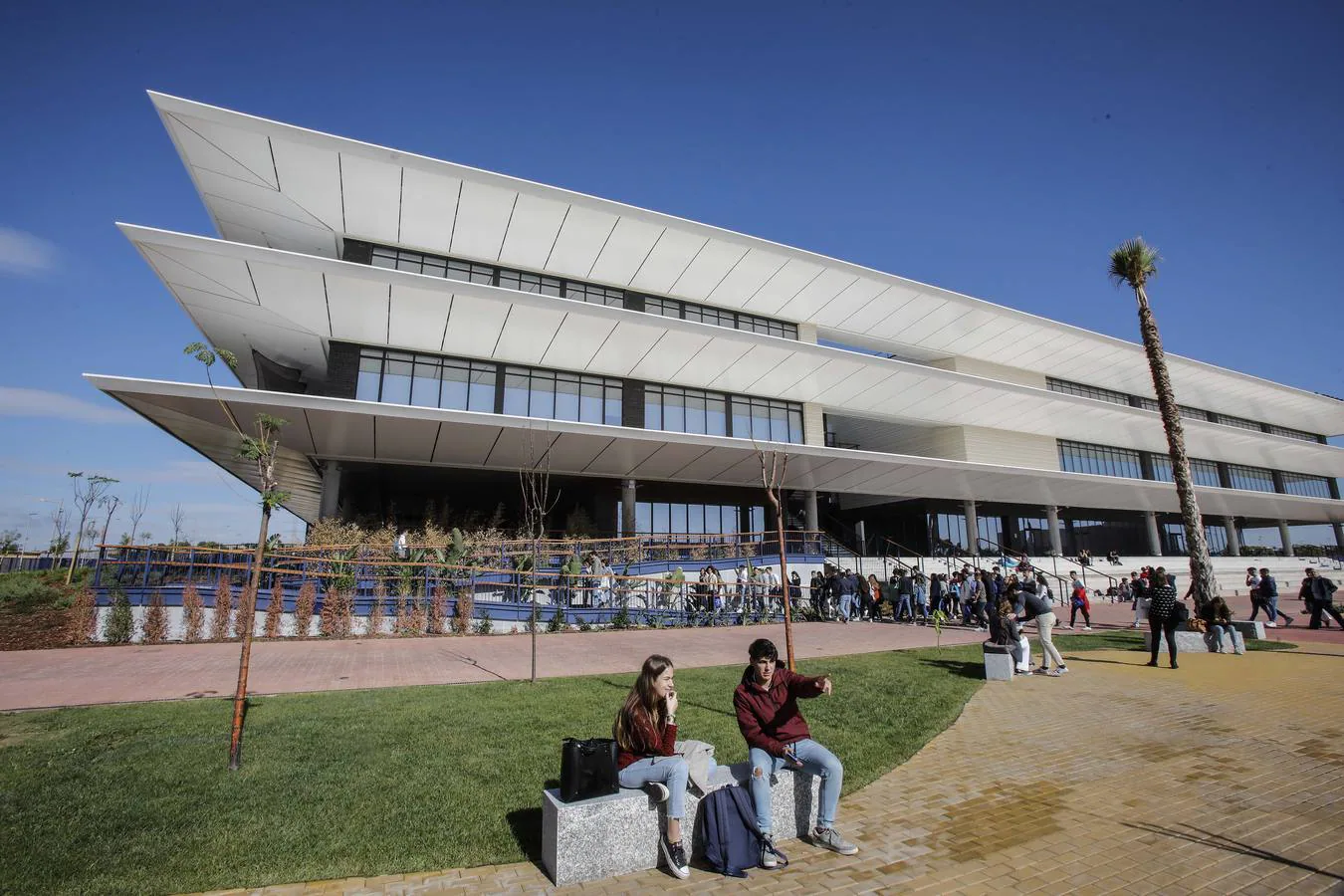 La Universidad Loyola Internacional estrena su nuevo campus de vanguardia  en Dos Hermanas