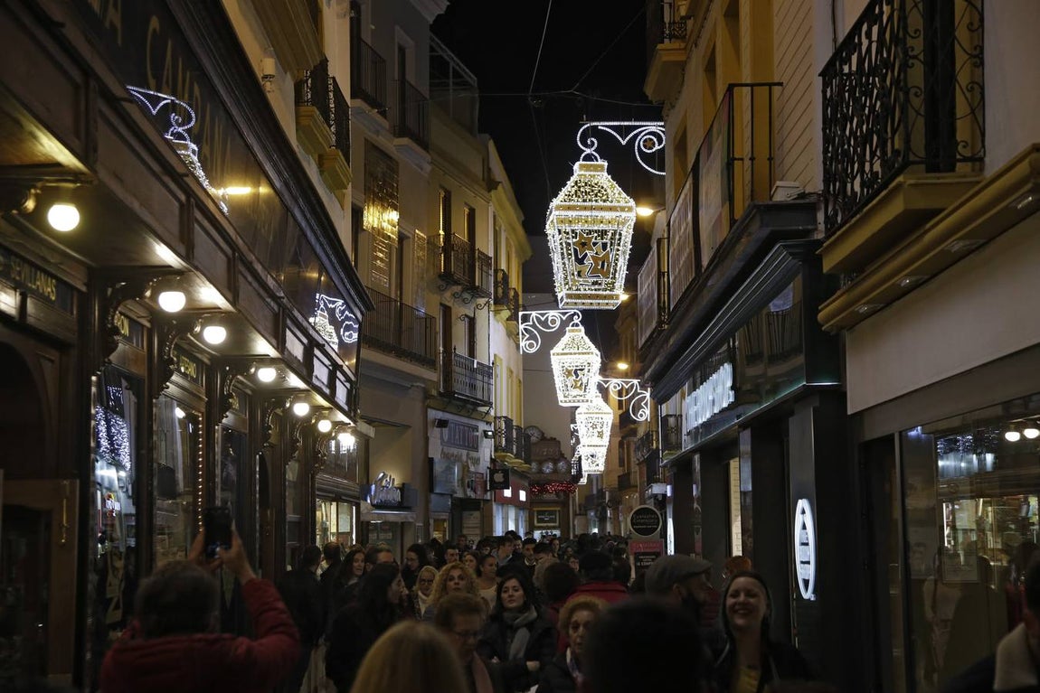 Fotogalería: Sevilla luce ya su alumbrado navideño