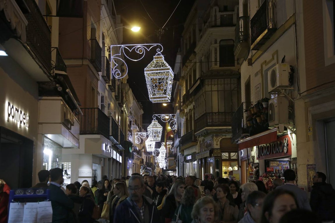 Fotogalería: Sevilla luce ya su alumbrado navideño