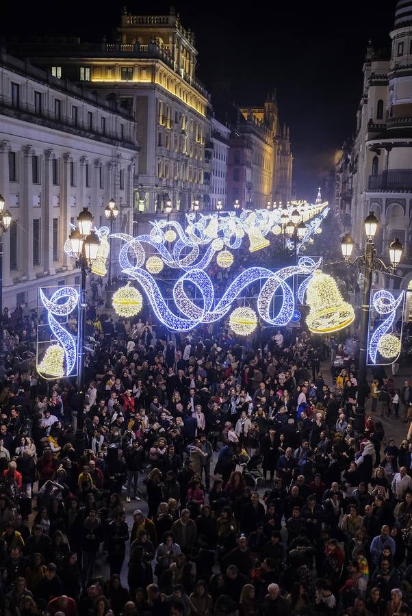 Fotogalería: Sevilla luce ya su alumbrado navideño