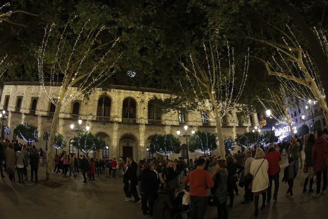 Fotogalería: Sevilla luce ya su alumbrado navideño