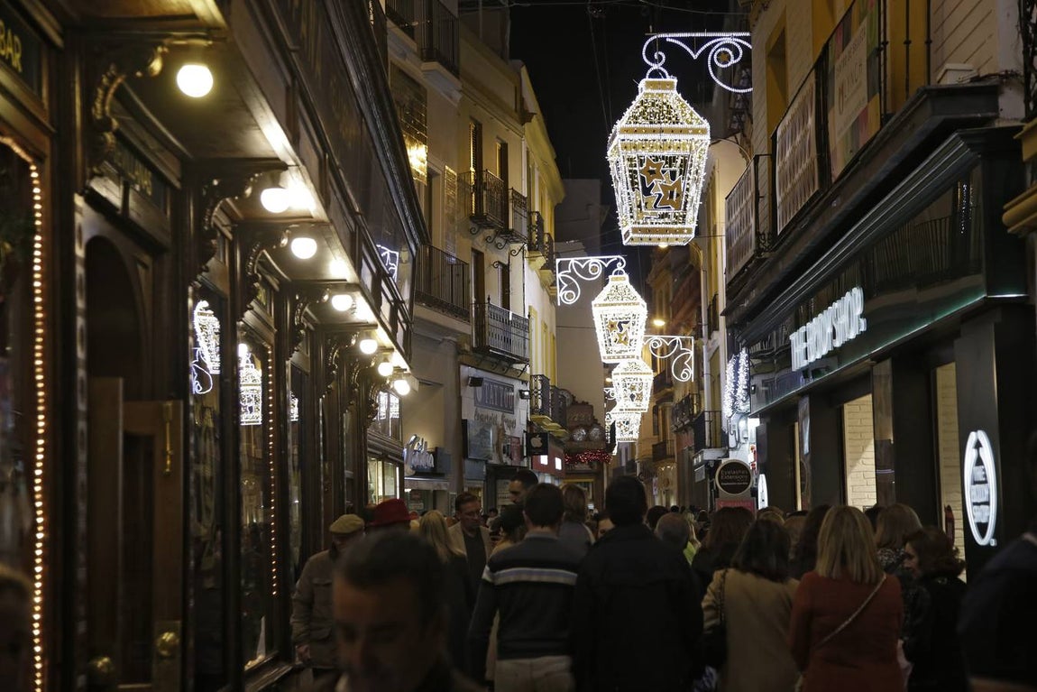 Fotogalería: Sevilla luce ya su alumbrado navideño