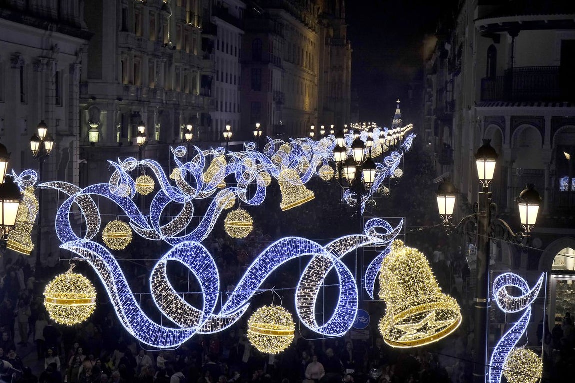 Fotogalería: Sevilla luce ya su alumbrado navideño