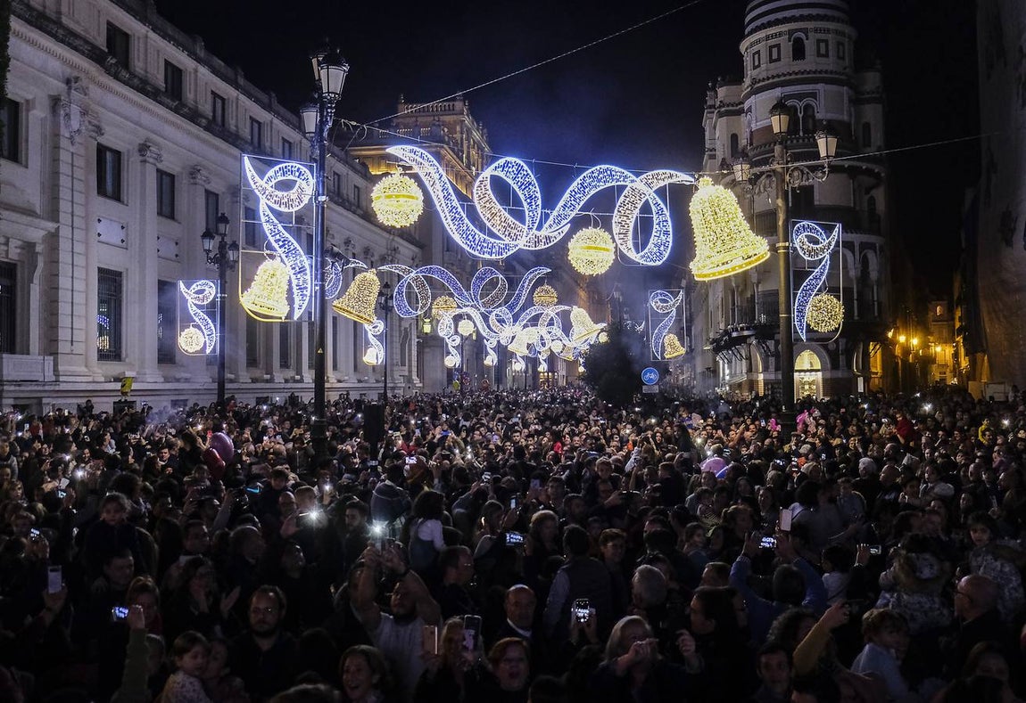 Fotogalería: Sevilla luce ya su alumbrado navideño