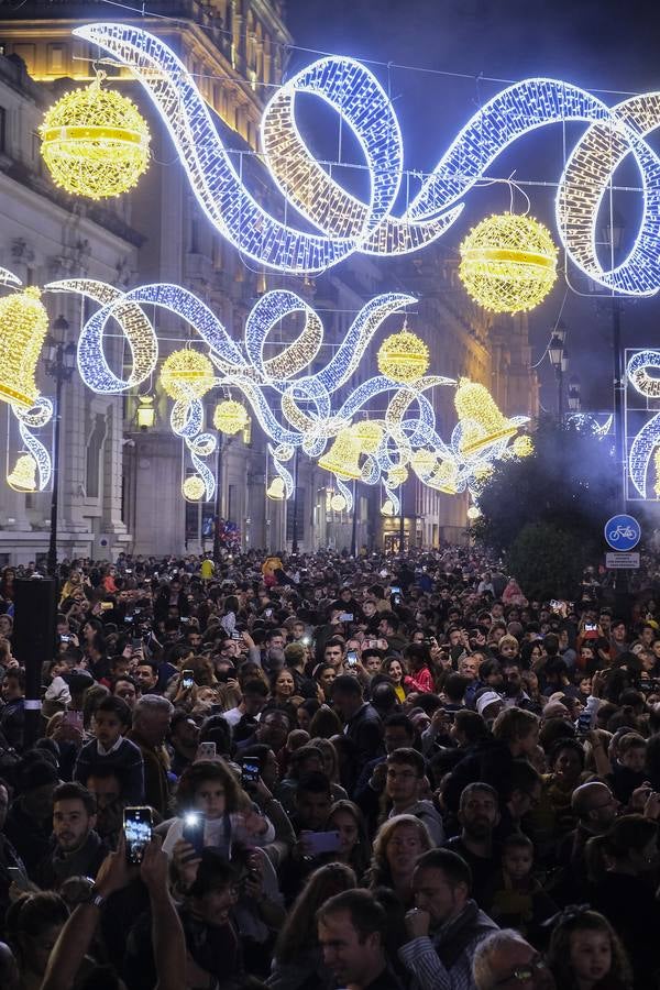 Fotogalería: Sevilla luce ya su alumbrado navideño
