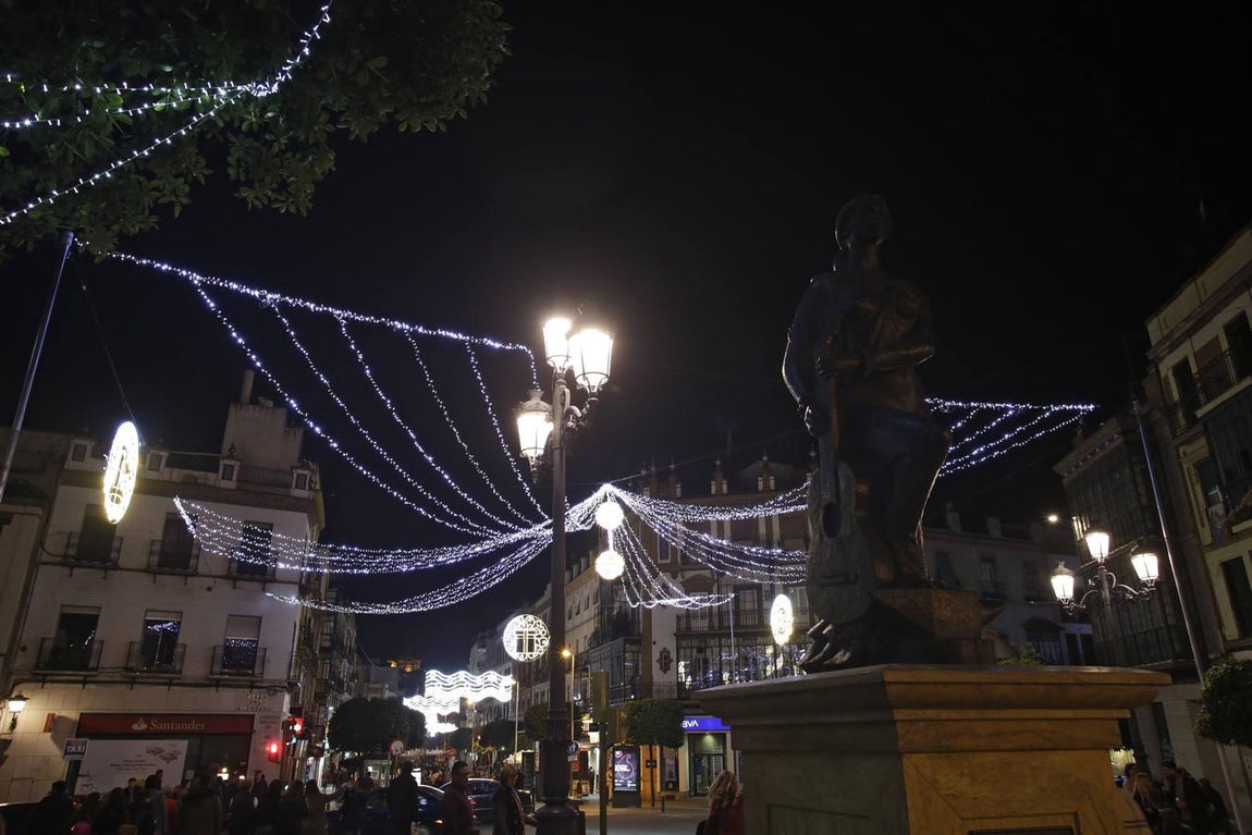 Fotogalería: Sevilla luce ya su alumbrado navideño
