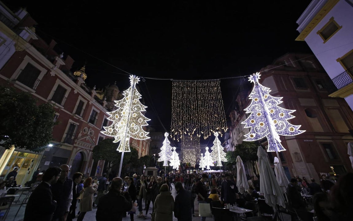 Fotogalería: Sevilla luce ya su alumbrado navideño