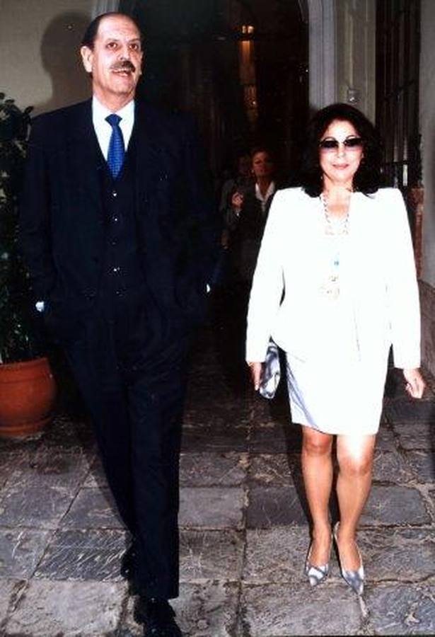 Primer novio como viuda. La primera relación oficial tras quedar viuda fue Diego Gómez, empresario y exjugador de baloncesto con el Unicaja. Duró de 1999 a 2003 y durante la misma abrieron el restaurante «Cantora»