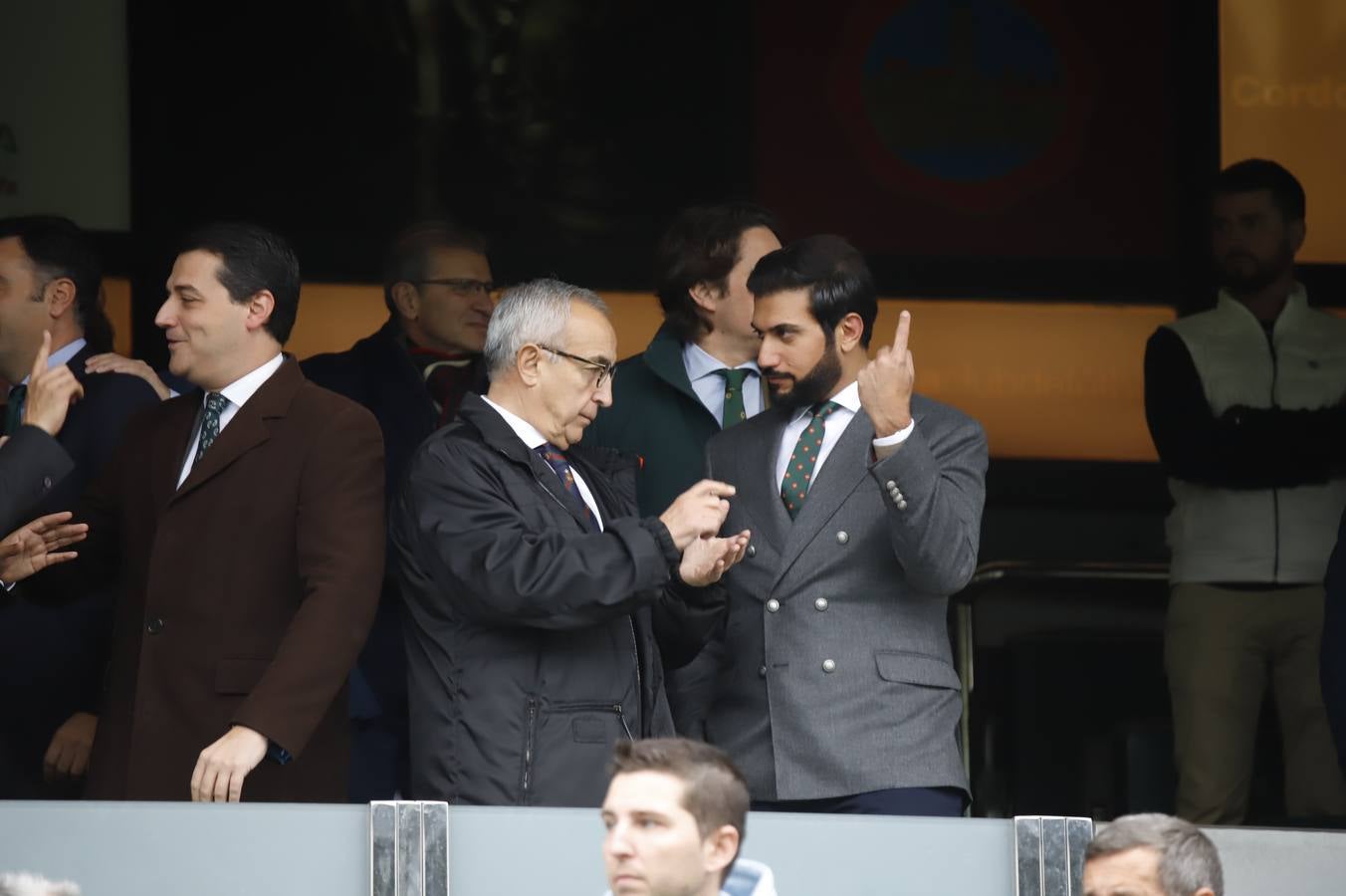 El ambiente navideño en la grada del Córdoba CF-Marbella