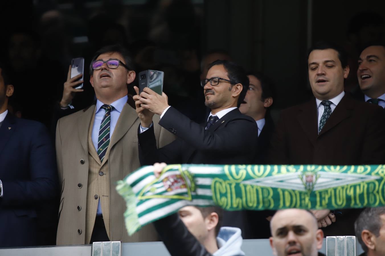 El ambiente navideño en la grada del Córdoba CF-Marbella