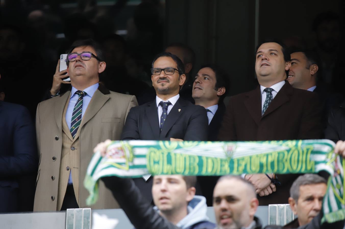 El ambiente navideño en la grada del Córdoba CF-Marbella