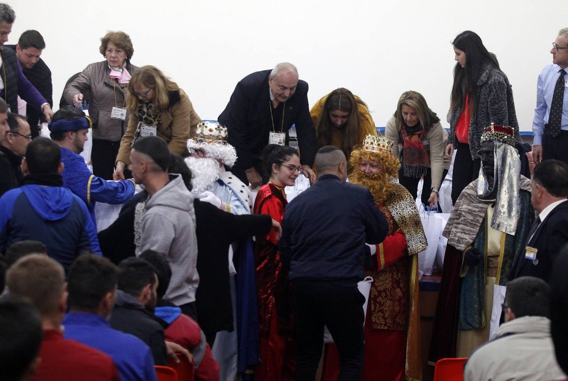 En imágenes, visita de los Reyes Magos al centro penitenciario Sevilla I