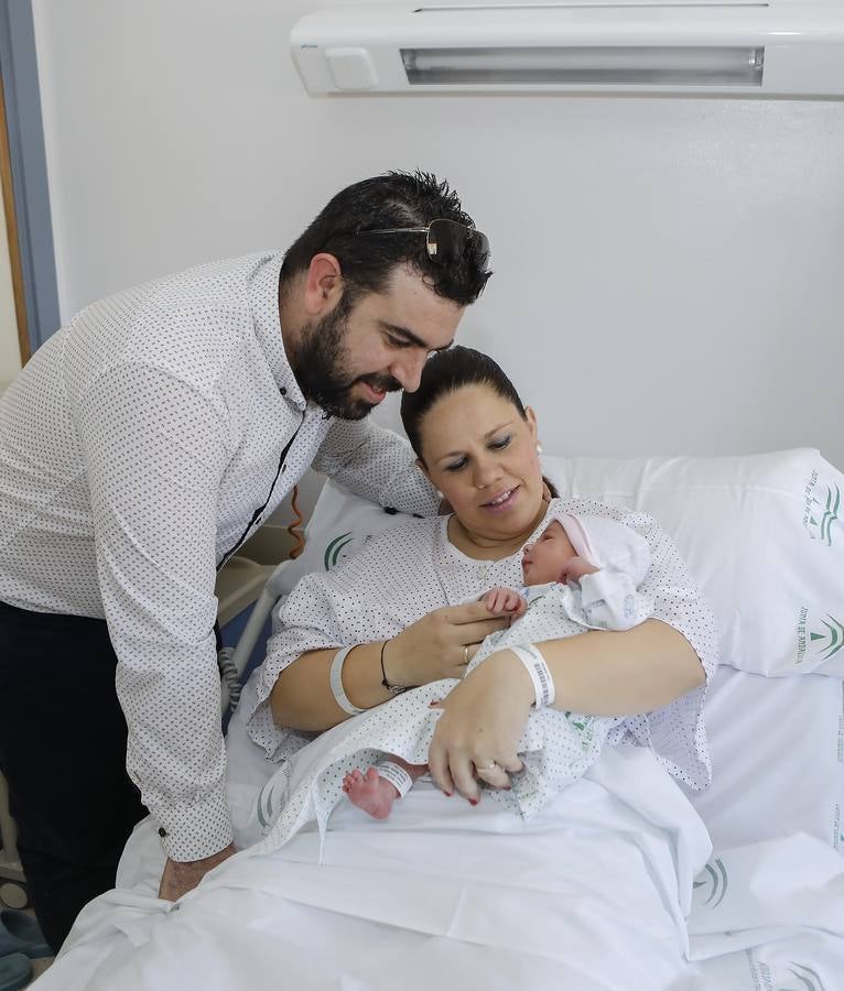 Así es Martina, el primer bebe nacido en Sevilla en 2020