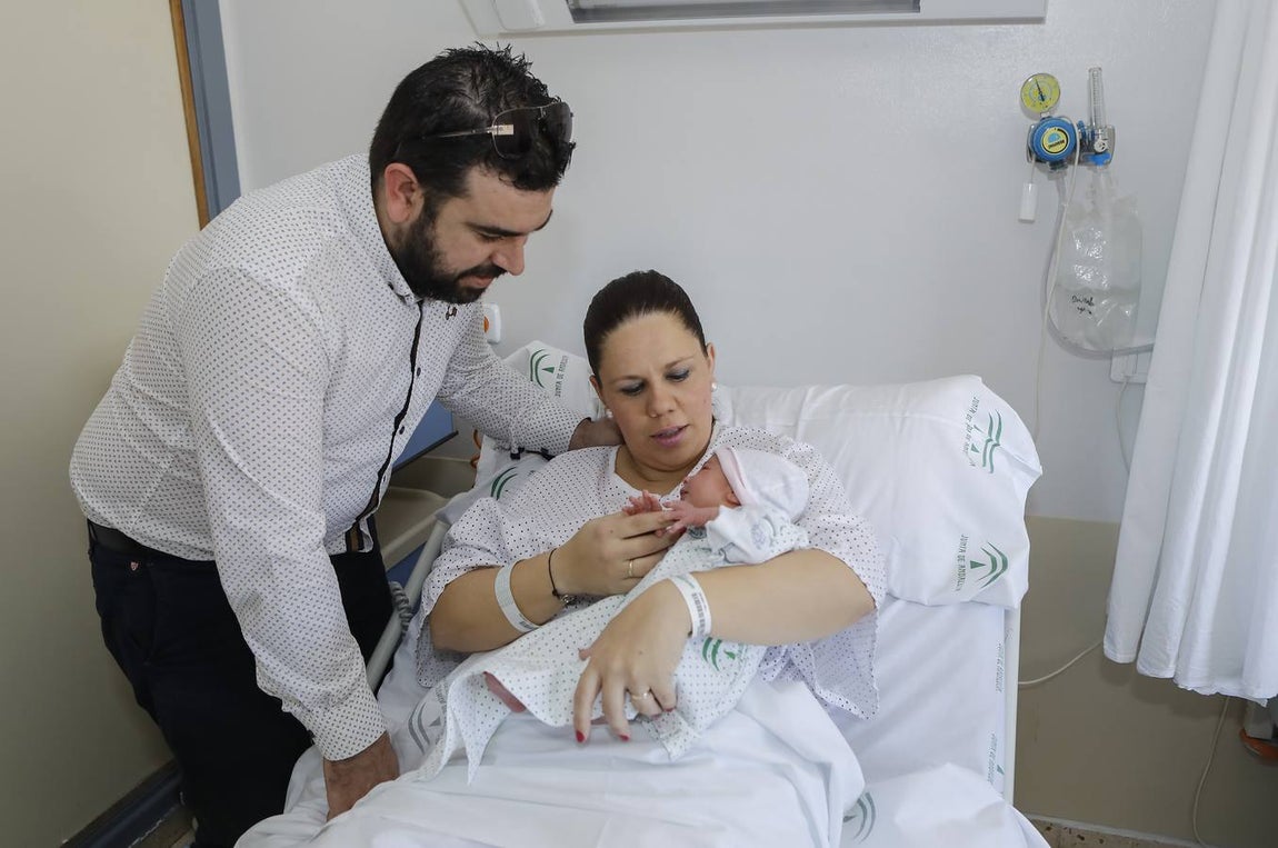 Así es Martina, el primer bebe nacido en Sevilla en 2020