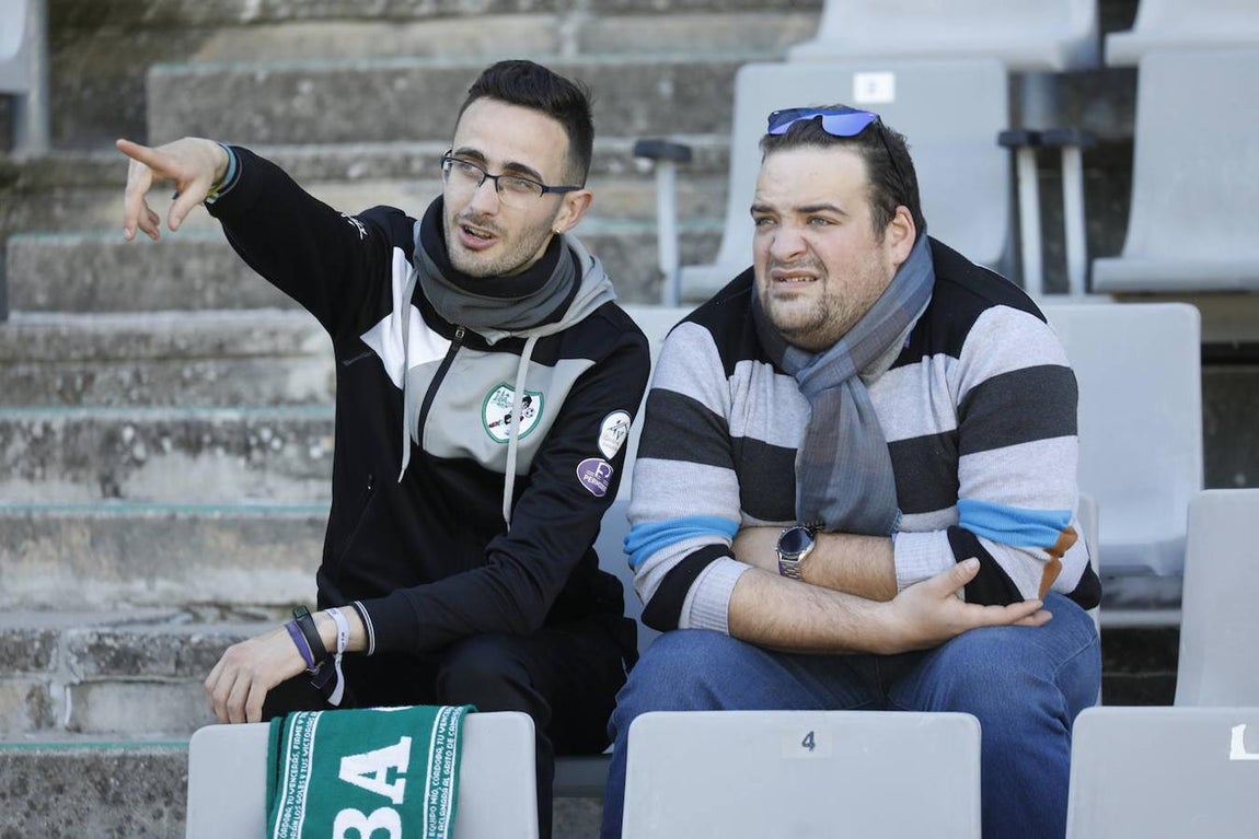 El ambiente en la grada del Córdoba-Yeclano, en imágenes