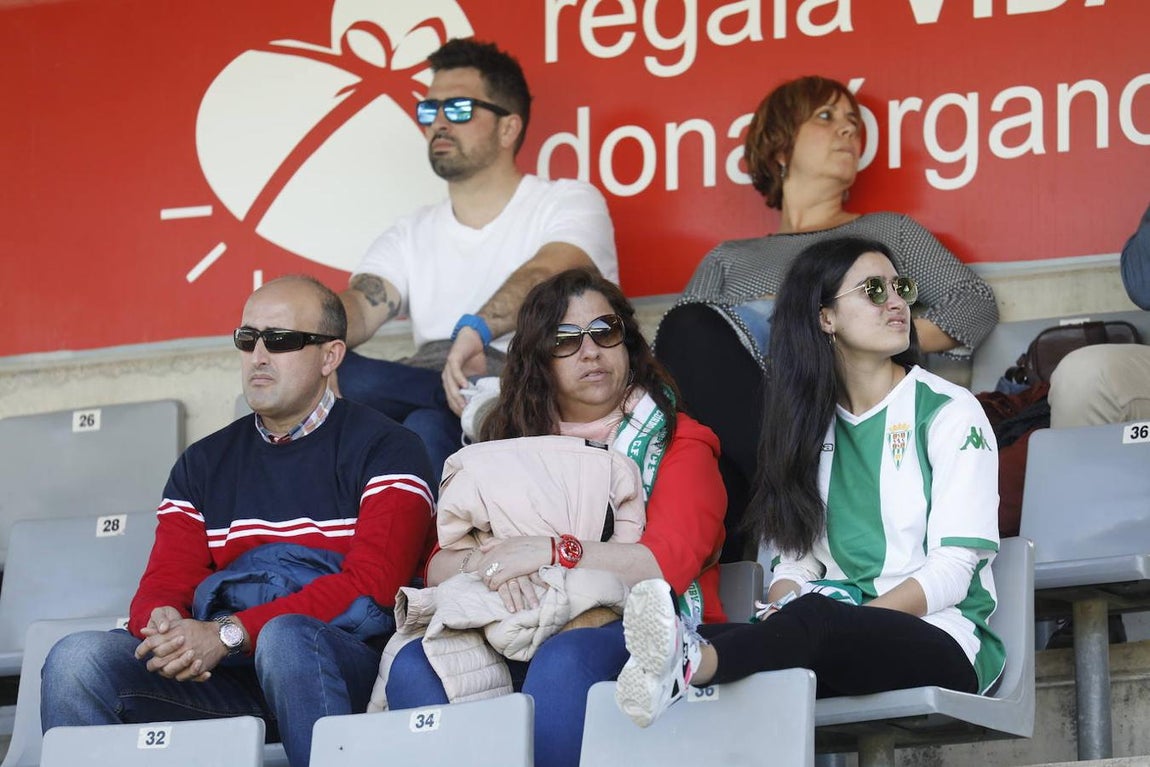 El ambiente en la grada del Córdoba-Yeclano, en imágenes
