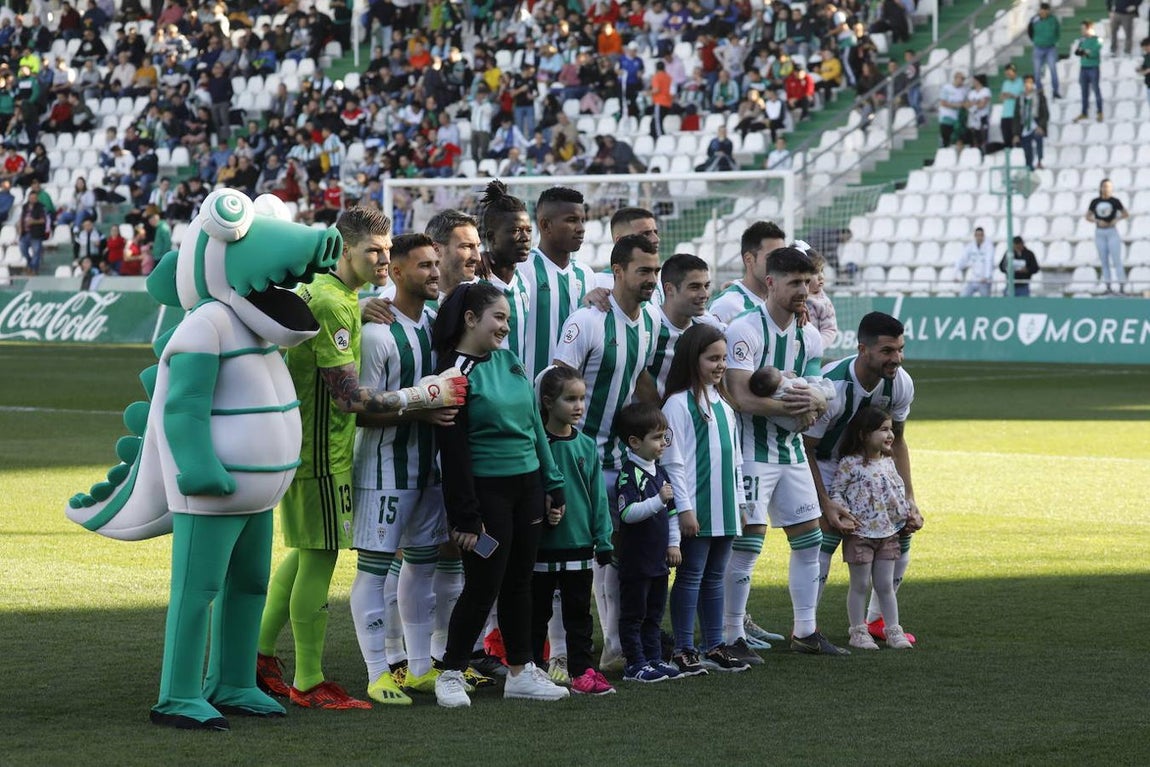 El ambiente en la grada del Córdoba-Yeclano, en imágenes