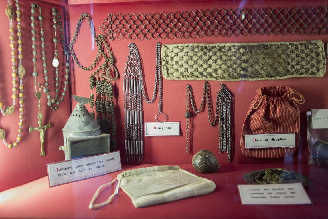 Cientos de personas rinden homenaje a Santa Ángela de la Cruz en Sevilla