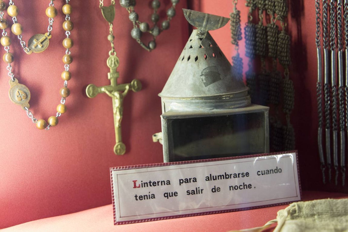 Cientos de personas rinden homenaje a Santa Ángela de la Cruz en Sevilla