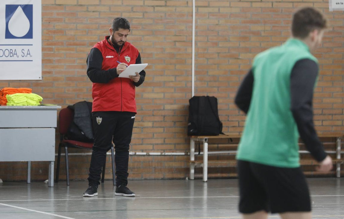 El estreno de Josan González en el banquillo del Córdoba Patrimonio, en imágenes