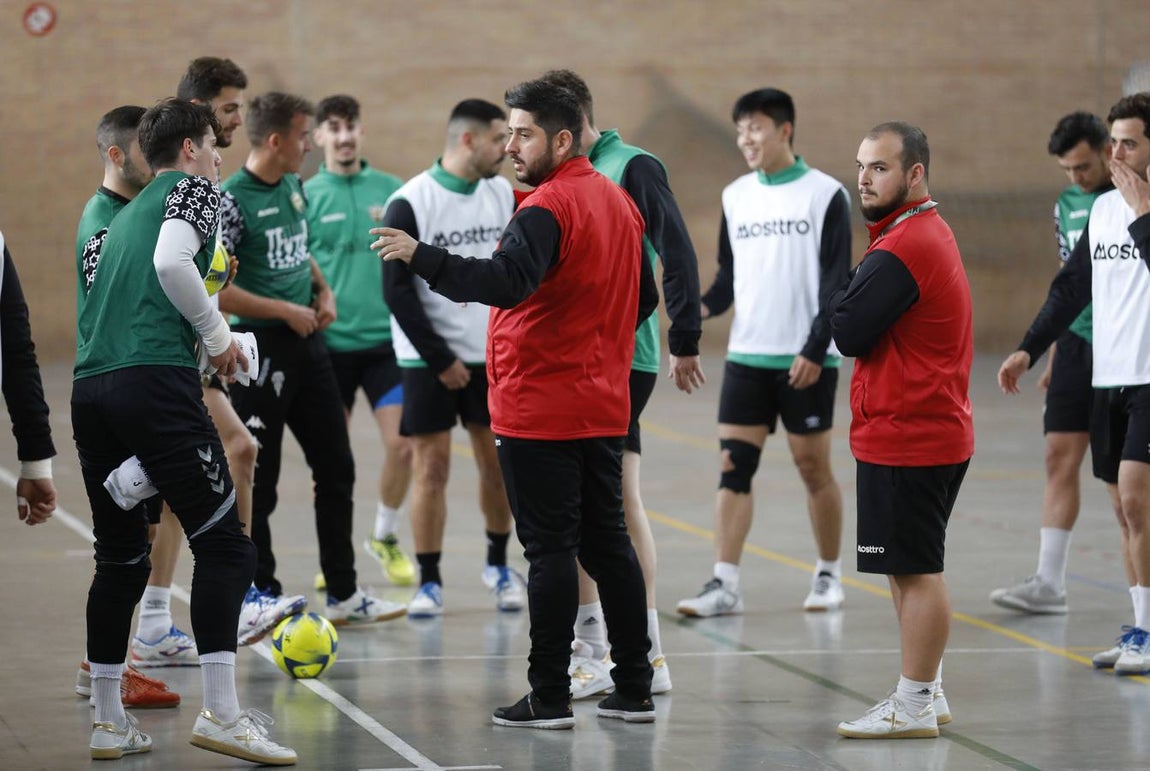 El estreno de Josan González en el banquillo del Córdoba Patrimonio, en imágenes
