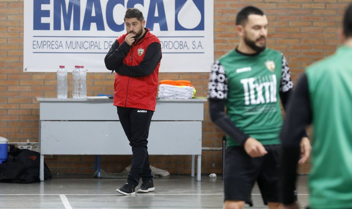 El estreno de Josan González en el banquillo del Córdoba Patrimonio, en imágenes