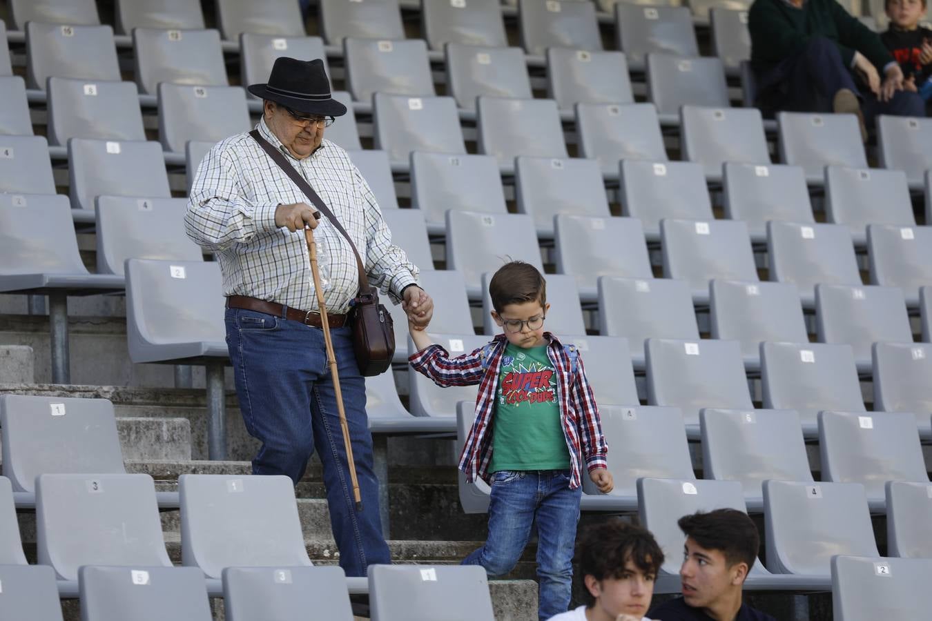 El ambiente en la grada del Córdoba CF-Cartagena, en imágenes