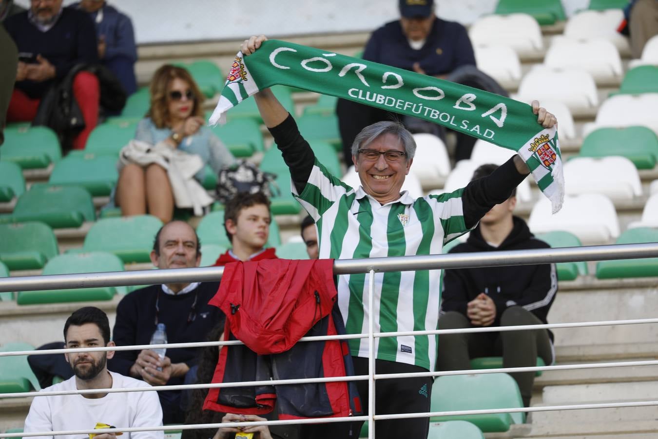 El ambiente en la grada del Córdoba CF-Cartagena, en imágenes