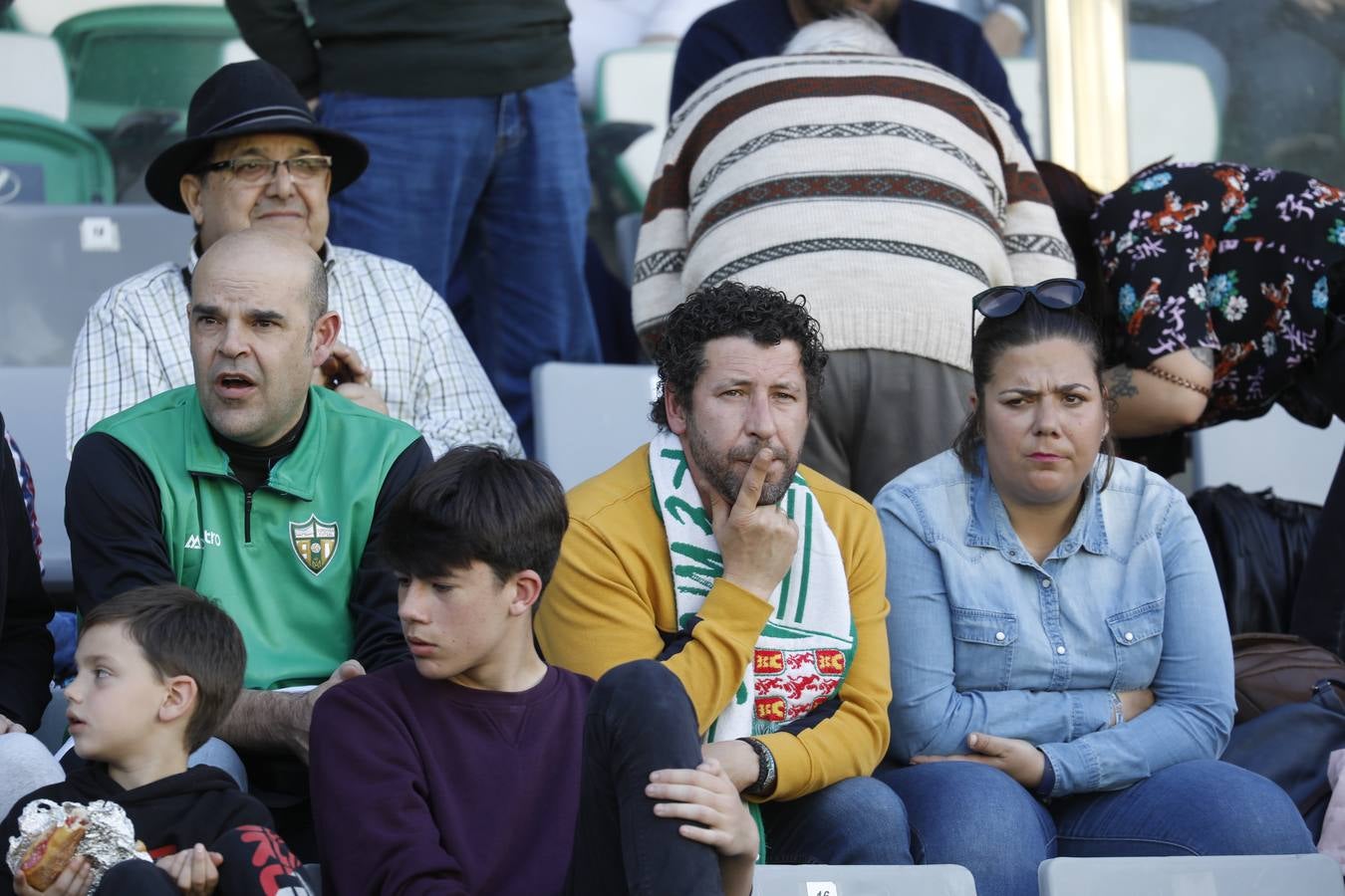 El ambiente en la grada del Córdoba CF-Cartagena, en imágenes