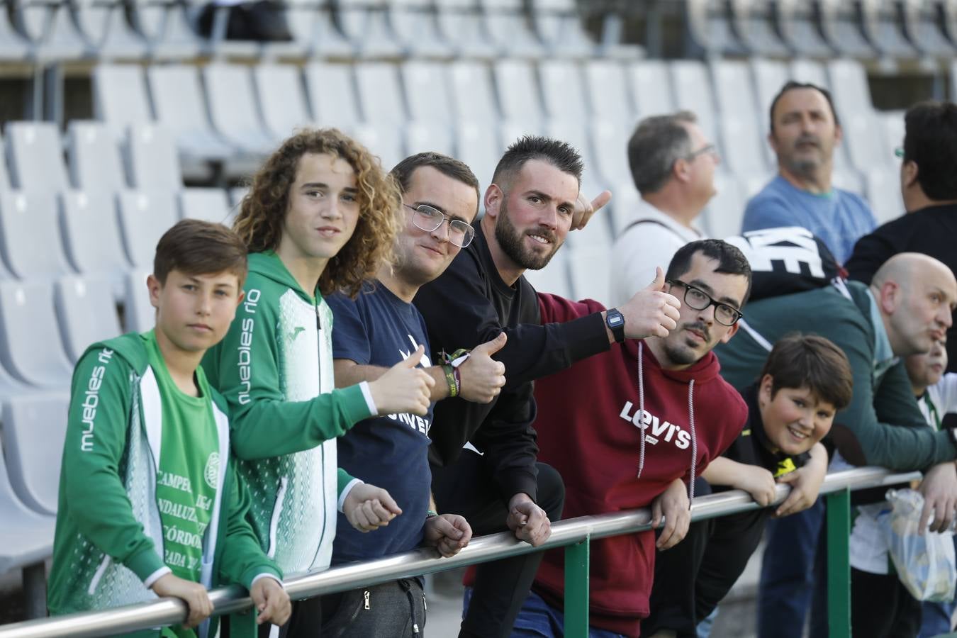 El ambiente en la grada del Córdoba CF-Cartagena, en imágenes