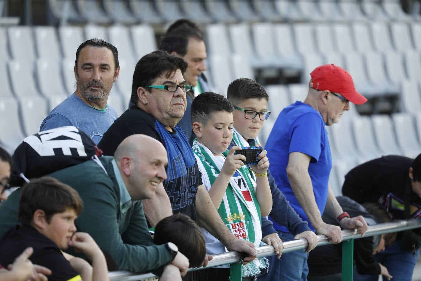 El ambiente en la grada del Córdoba CF-Cartagena, en imágenes