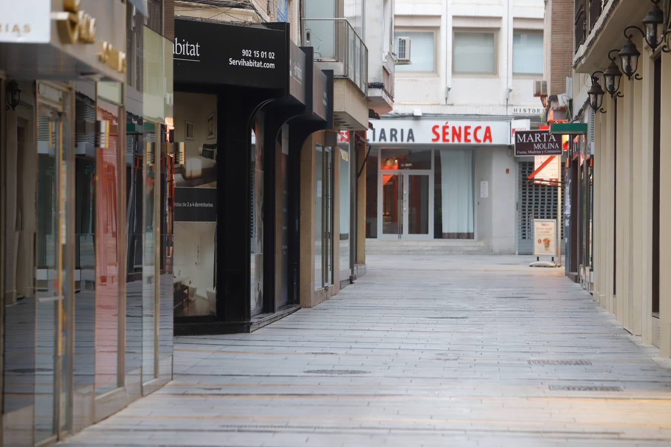 Comercios cerrados y calles vacías por el coronavirus en Córdoba
