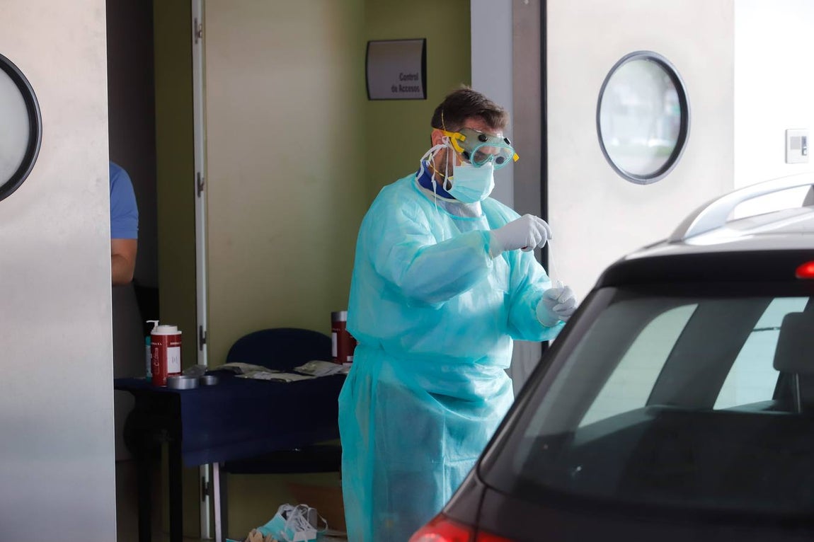 Así se hacen los test del coronavirus en Córdoba a personal esencial