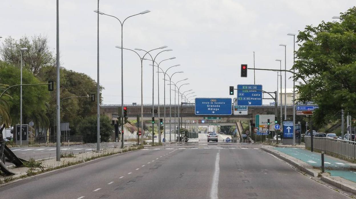 Coronavirus en Sevilla: carreteras desiertas, en cumplimiento del estado de alarma