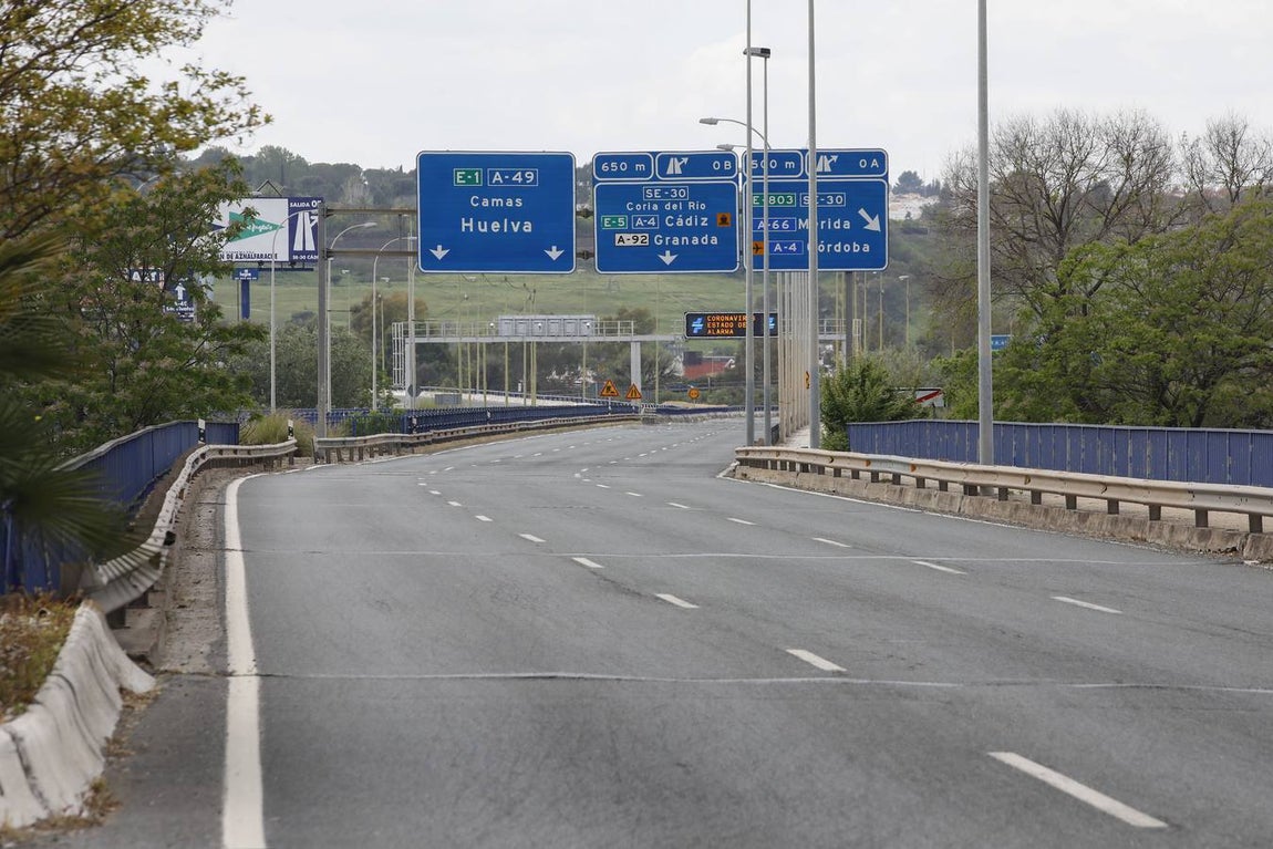 Coronavirus en Sevilla: carreteras desiertas, en cumplimiento del estado de alarma