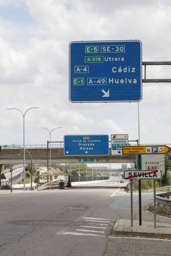 Coronavirus en Sevilla: carreteras desiertas, en cumplimiento del estado de alarma